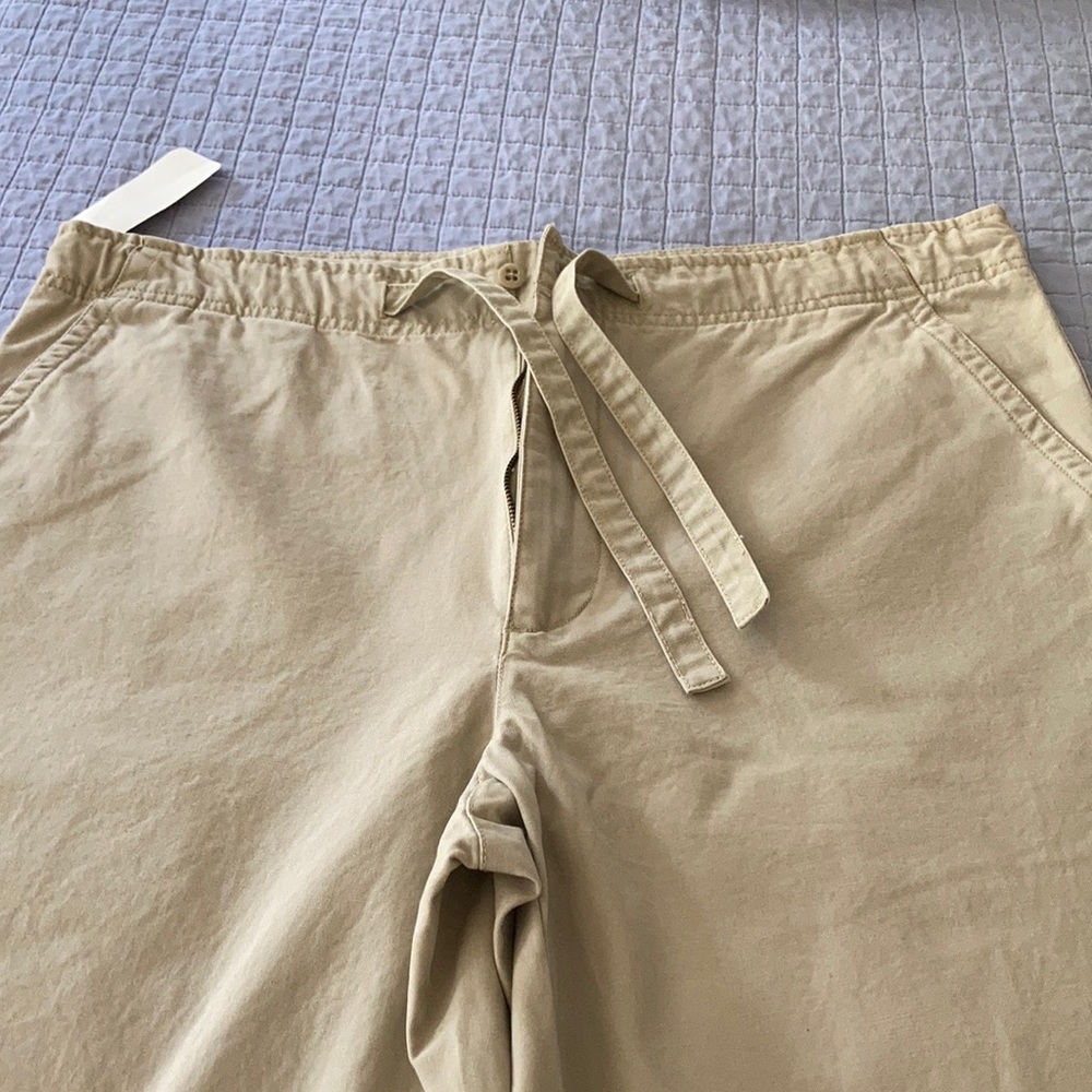 Men’s khaki pants